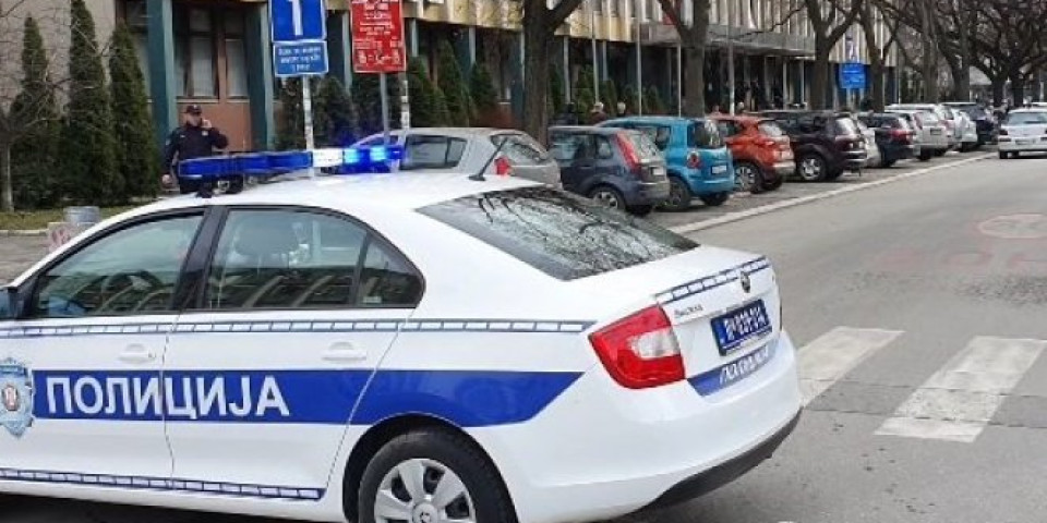 ŽENSKI GLAS PREKO TELEFONA IZAZVAO PANIKU! Ponovo lažna dojava o bombi u novosadskom sudu