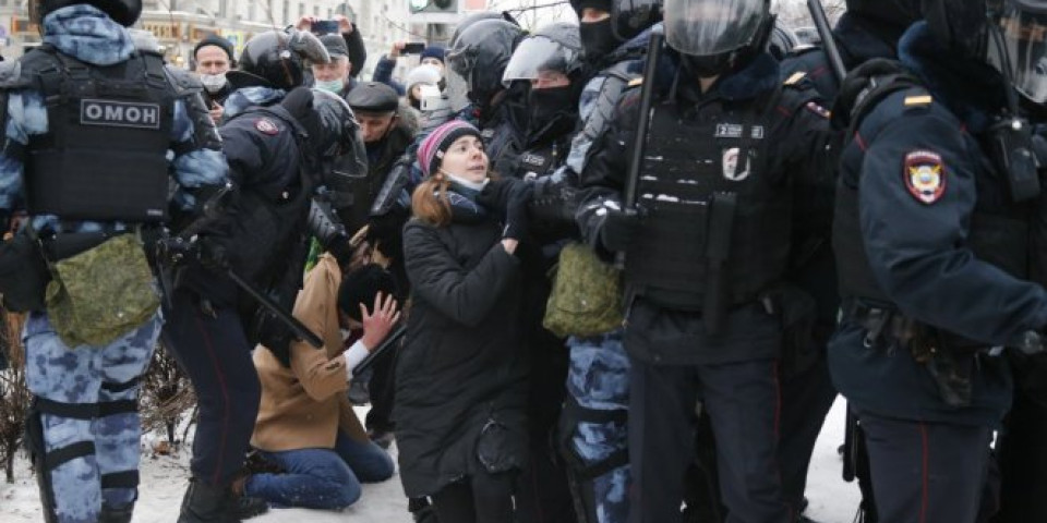 NASILNI PROTESTI U MOSKVI! Supruga Navaljnog puštena iz policije!