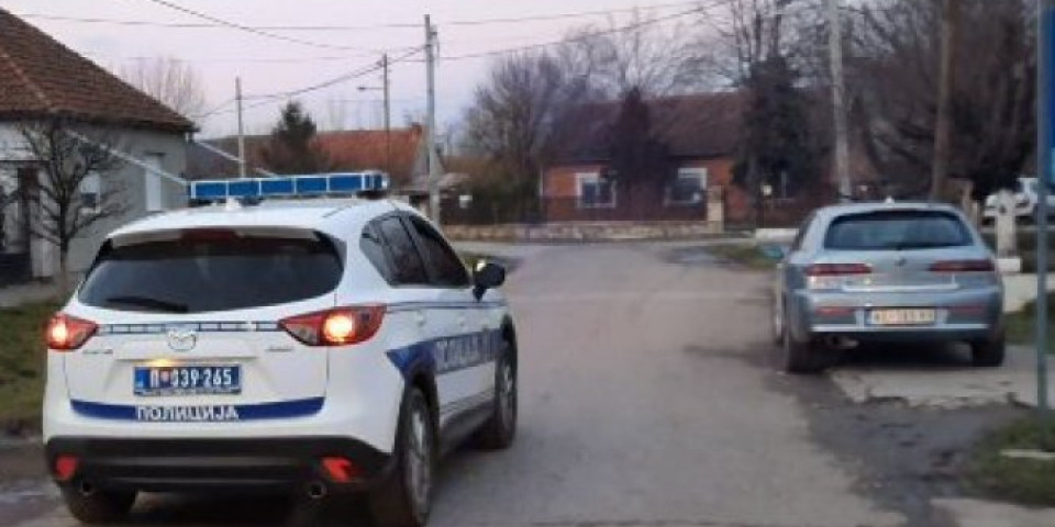 PRVI SNIMCI POLICIJSKE POTERE! Žandarmerija raspoređena po Rumenci, postavljaju se blokade na putevima! /VIDEO/