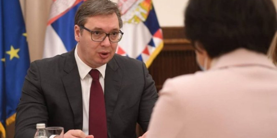 Vučić se danas sastao sa ambasadorkom Kine Čen Bo! /Foto/
