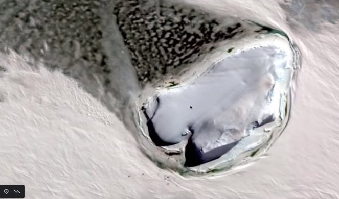 KORISNIK "GUGL MAPA" OTKRIO OGROMNI LEDENI BROD na Antartiku, nećete verovati ČEMU JE NAMENJEN! /Foto/Video/