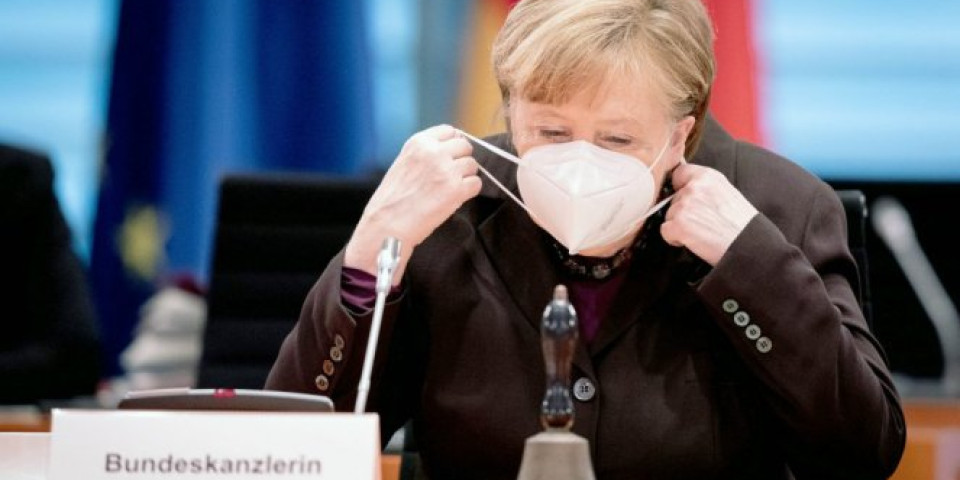 NEMAČKU TRESE SKANDAL! Član stranke Angele Merkel primao mito za nabavku zaštitnih maski!