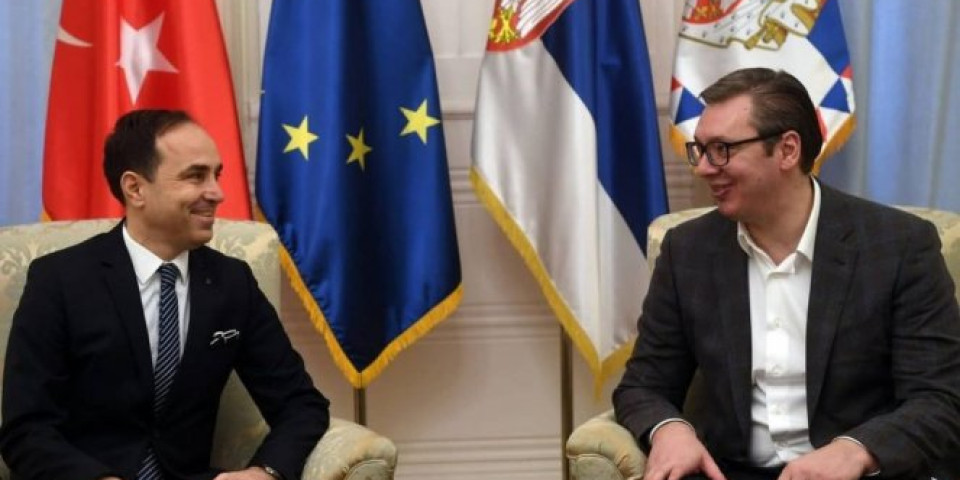 BILATERALNI ODNOSI DVE ZEMLJE NA NAJVIŠEM NIVOU! Vučić primio u oproštajnu posetu ambasadora Republike Turske Tanžua Bilgiča! /Foto/
