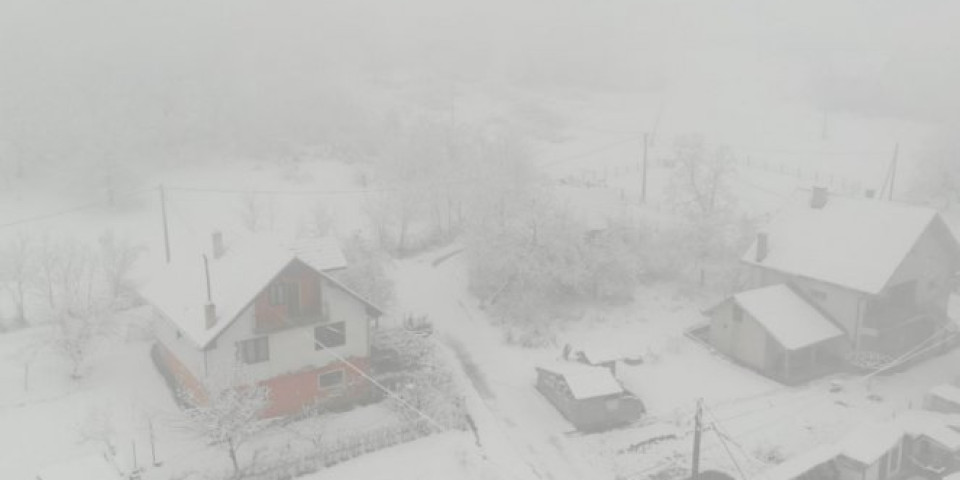 Zima se vratila u Srbiju, u pojedinim delovima PALO I VIŠE OD 20 CENTIMETARA SNEGA /VIDEO/FOTO/