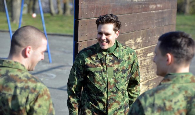 BIKOVIĆ U NESVAKIDAŠNJOJ AKCIJI! Glumac posetio Vojnu akademiju! /FOTO/VIDEO/