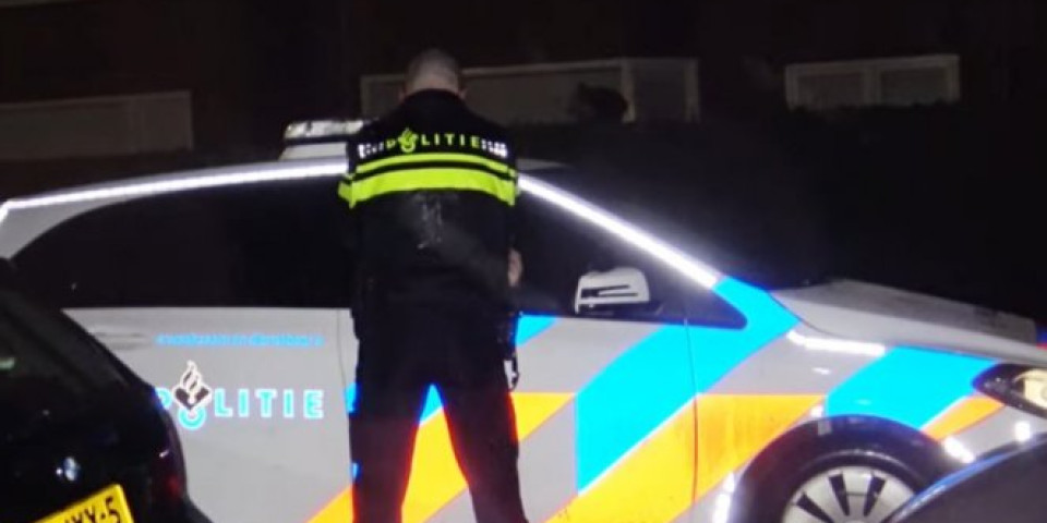 HOROR U HOLANDIJI! Policajac izboden nožem u lice dok je pokušavao da legitimiše mladiće koji su kršili policijski čas! /VIDEO/