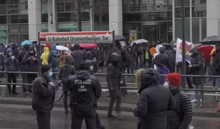 "DOSTA JE"! U Berlinu veliki protesti PROTIV ZAKLJUČAVANJA! /VIDEO/