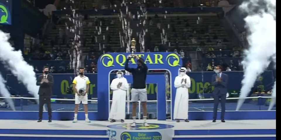 BASILAŠVILI POKORIO DOHU! Pobedio Federera, pa u finalu slavio protiv Španca!