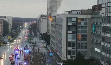 POŽAR U NOVOM SADU! Vatra izbila u kancelarijama na petom spratu zgrade Poreske uprave /FOTO/VIDEO/