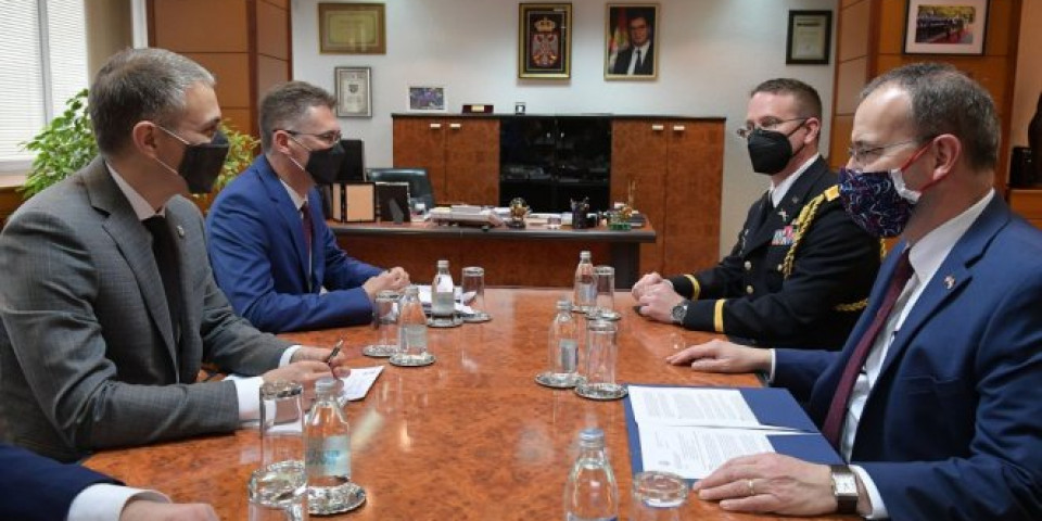 Sastanak ministra Stefanovića sa ambasadorom SAD Godfrijem i izaslanikom odbrane SAD pukovnikom Šejom