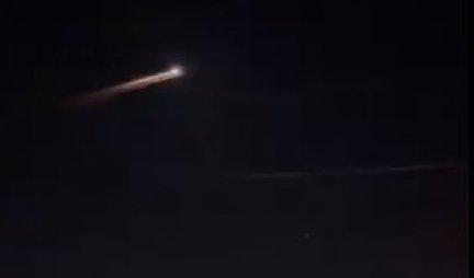 POJAVIO SE USIJANI OBJEKAT NA NEBU! Meteor, letelica ili ostaci rakete?! (VIDEO)
