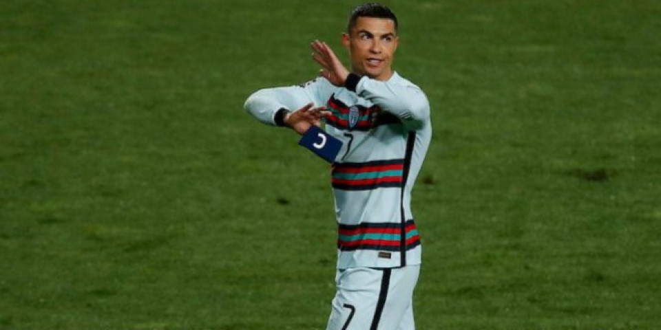 BRUKA I SRAMOTA! Ronaldo otišao sa terena, bacio traku... Ovako se ne ponaša sportista! /FOTO/VIDEO/