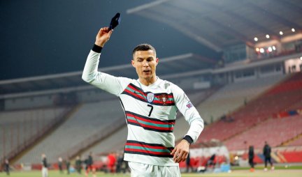 AU, DA LI JE MOGUĆE? 1.000.000 evra za Ronaldovu kapitensku traku! /VIDEO/FOTO/