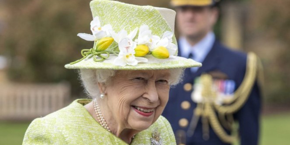 PRVI PUT U JAVNOSTI OVE GODINE! Britanska kraljica Elizabeta II se pojavila nakon što su ublažene mere strogog zaključavanja!