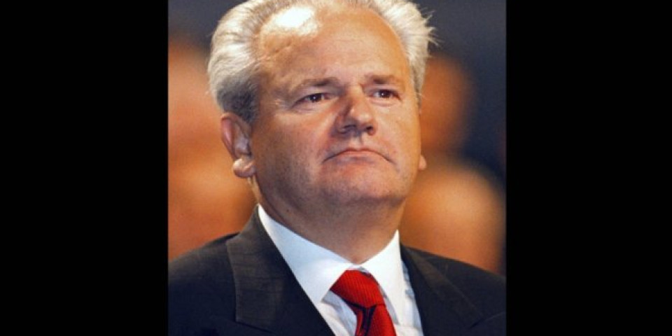 OVAJ DETALJ NIJE PRIKAZAN U SERIJI "PORODICA"! Milošević se u noći hapšenja iz Užičke 11 JAVIO MEDIJIMA! Evo šta je rekao