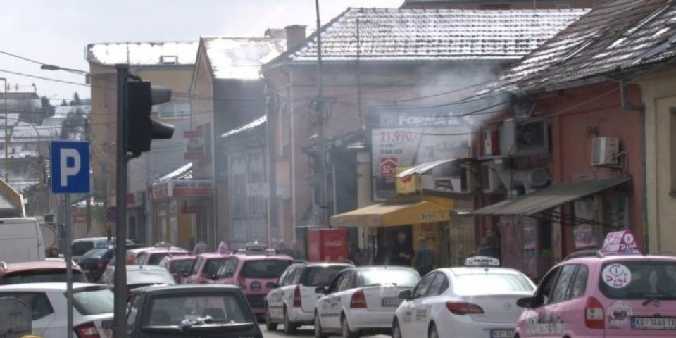 ROŠTILJDŽIJE U ŠOKU! Gradska uprava Kragujevca zabranila korišćenje ćumura za spremanje hrane?!