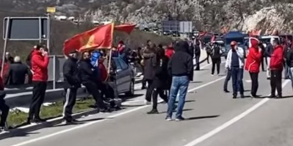 KOMITE PONOVO PRAVE HAOS! Milove patriote blokirale put Podgorica-Nikšić!
