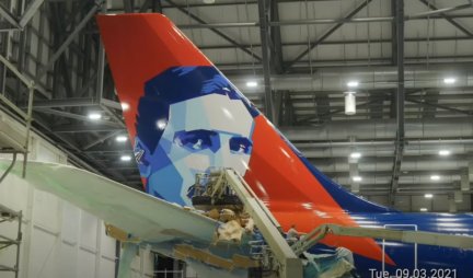 USKORO U BEOGRADU! Avion Er Srbije sa likom Nikole Tesle! Pogledajte kako izgleda proces oslikavanja! Video