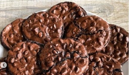 SAMO PRATITE UPUTSTVO I NEĆETE POGREŠITI! Ovo su najpoznatiji i najukusniji čokoladni kolačići! /video/
