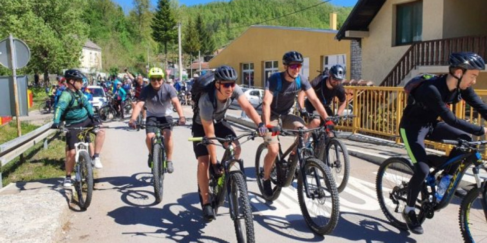 STAZAMA ZDRAVLJA! Oko 200 biciklista iz celog regiona na biciklističkoj trci u Mionici