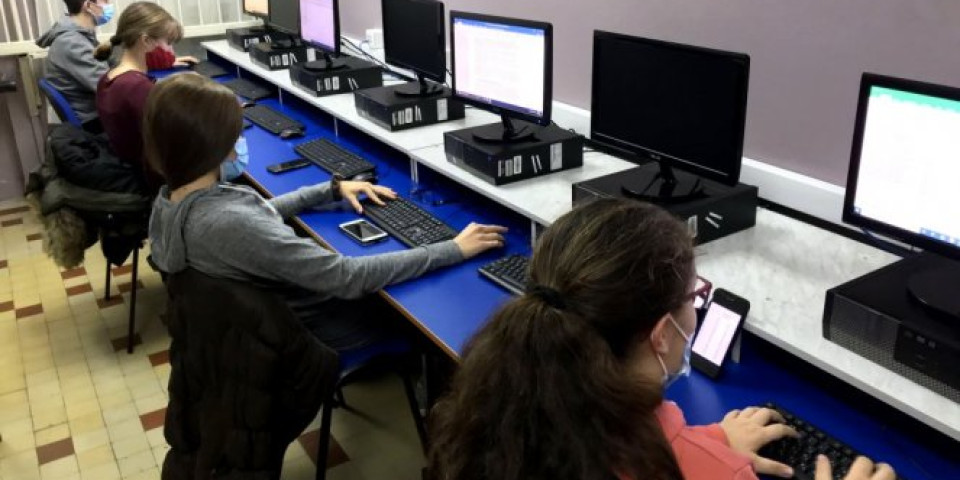 Peta godina projekta „Stvaramo znanje“ Telekoma Srbija! Glasovi građana odlučuju gde stižu novi školski informatički kabineti