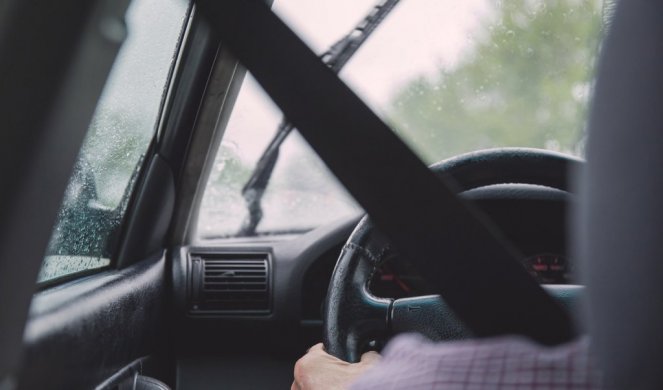 AMSS: Opreznije u vožnji zbog moguće kiše tokom dana