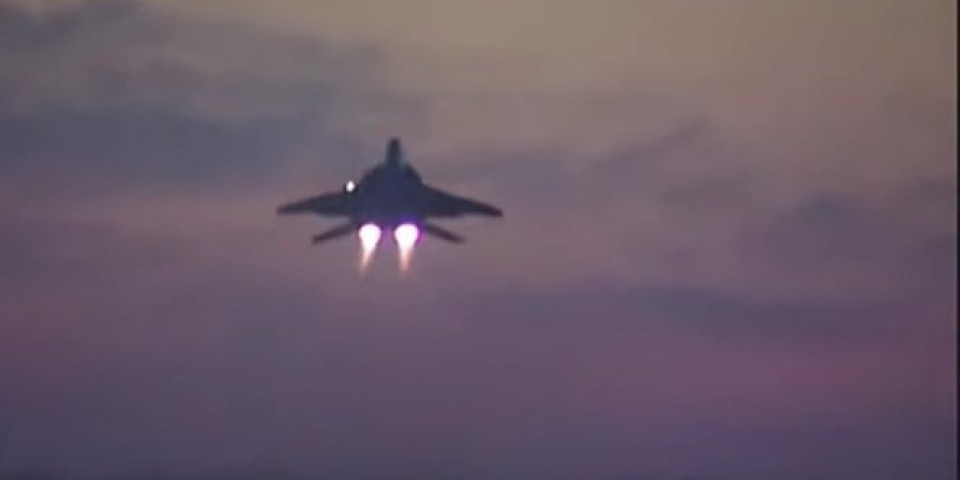 (VIDEO) KIJEV "MIG-29" NAORUŽAO AMERIČKIM RAKETAMA, HIBRIDNO ORUŽJE SNIMLJENO U AKCIJI! Rusi uspeli da obore nekoliko takvih projektila