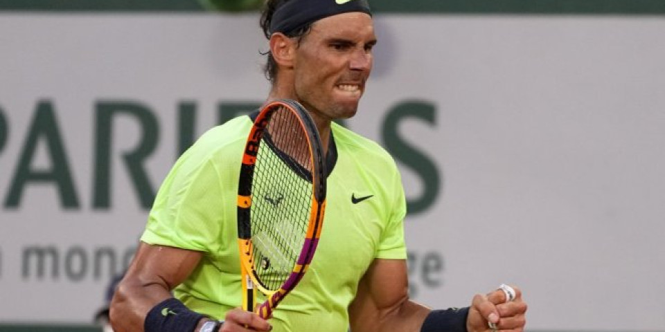 BAŠ GA BRIGA ZA TENIS I VIMBLDON! Pogledajte šta radi Rafael Nadal! /FOTO/