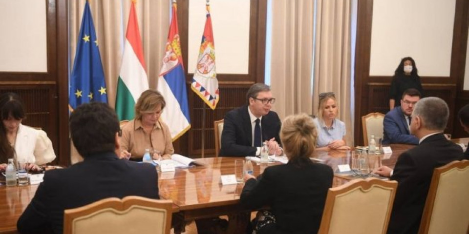 Vučić se sastao sa predsednikom Narodne skupštine Mađarske Laslom Keverom! Foto