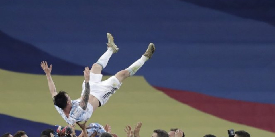 LUDNICA U ARGENTINI! Ovako slave veliku pobedu protiv Brazila i osvajanje trofeja! /VIDEO/FOTO/