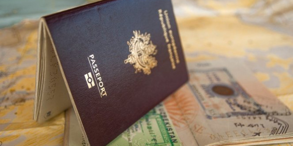 OVO SU NAJMOĆNIJI PASOŠI NA SVETU! U koliko zemalja je Srbiji dozvoljen ulazak bez vize?