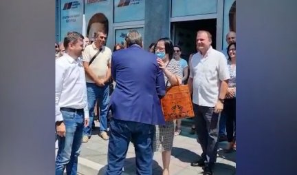 Vučić se uputio u Rekovac, na pola puta ga je čekalo iznenađenje! Video