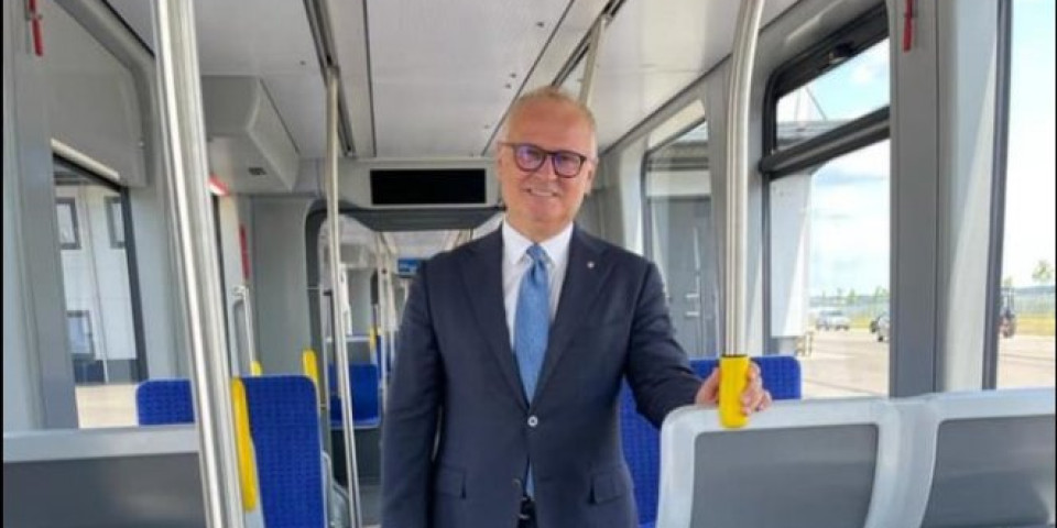 Da li je to Vesić iz Kragujevca najavio nove tramvaje u Beogradu? /foto/