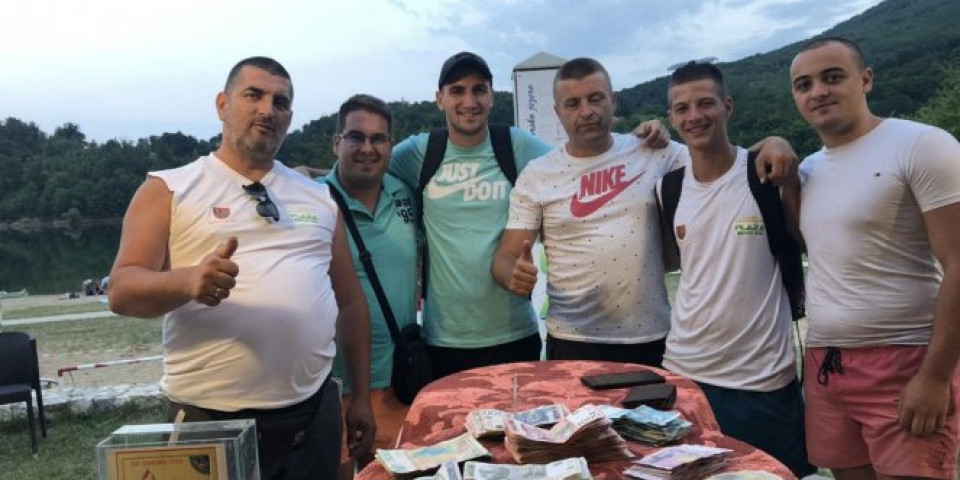 ODBOJKOM NA PESKU ZA CRKVENA ZVONA! Humanitarni turnir na Borskom jezeru ispunio očekivanja/FOTO/