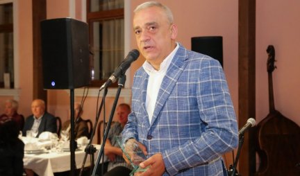 Gradonačelniku Bakiću uručeno priznanje na stogodišnjici Кonjičkog kluba “Bačka”