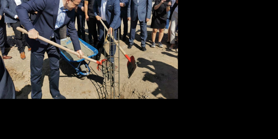 OVAJ DAN SMO ČEKALI 22 GODINE! Petar Petković u Kosovskoj Mitrovici položio kamen temeljac za gradnju novog Univerziteta u Prištini