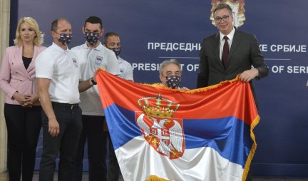 VI STE DANAS NAŠI HEROJI! ŽELIM VAM MNOGO USPEHA! Vučić paraolimpijcima svečano uručio državnu zastavu!