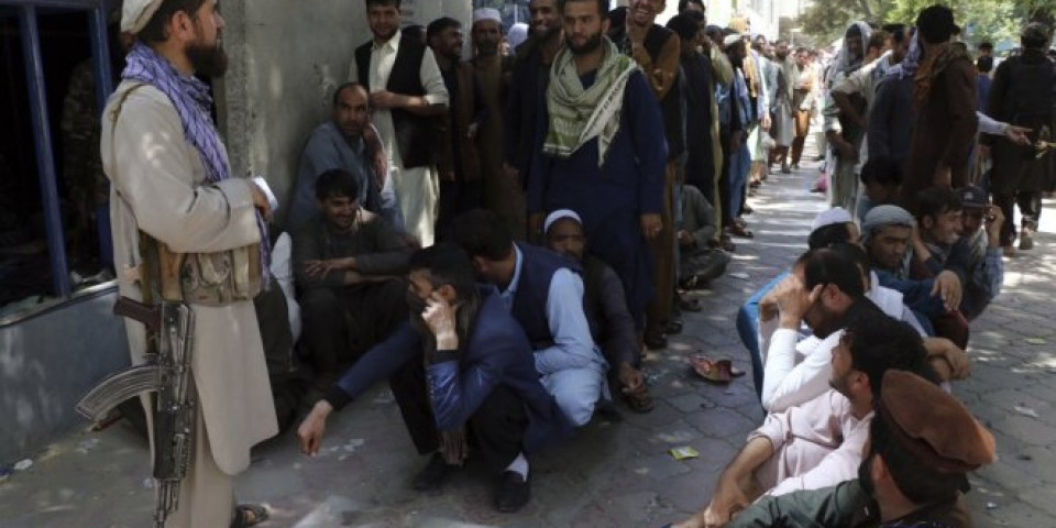 RAFALI U KABULU! Talibani zapucali na demonstrante, HAOS na ulicama /VIDEO/
