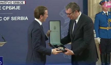 Od danas je Srbija vaša druga kuća! Predsednik Vučić uručio Orden na lenti austrijskom kancelaru