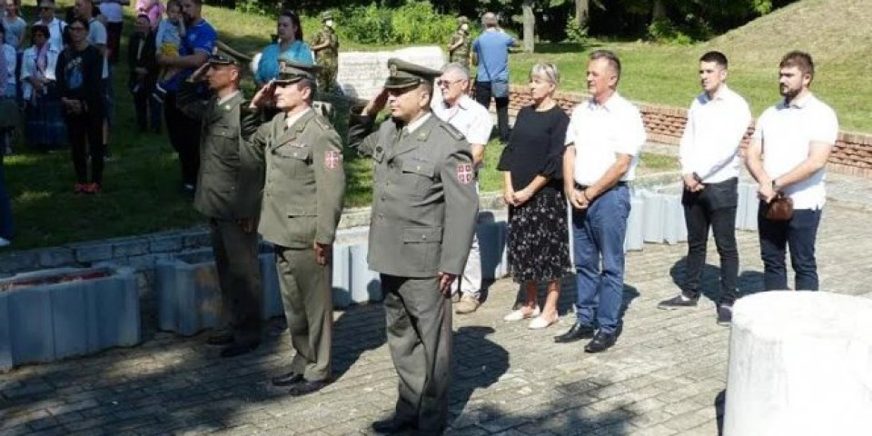 Da se ne zaboravi-počast za 7.950 žrtava na Spomen-groblju u Sremskoj Mitrovici!