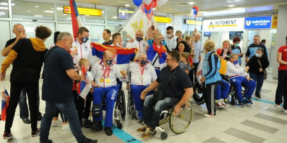 HEROJI! Parastrelci stigli u Beograd sa olimpijskim medaljama! /FOTO/