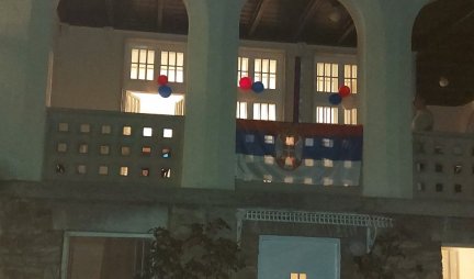 SRPSKE TROBOJKE U ZAGREBU! Naši preci su se borili da svaki Srbin danas ponosno nosi srpsku zastavu