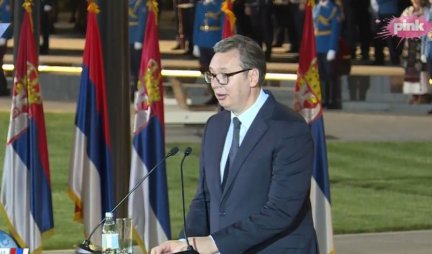 /FOTO/VIDEO/ OBELEŽEN DAN SRPSKOG JEDINSTVA! Snažna poruka predsednika Vučića: Nikada više za srpsku trobojku nećemo nikome da se izvinjavamo