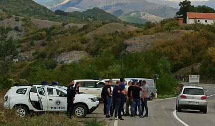 Nova provokacija Šiptara? TAKOZVANA KOSOVSKA POLICIJA POSTAVLJA MONTAŽNE KONTEJNERE NA JARINJU!