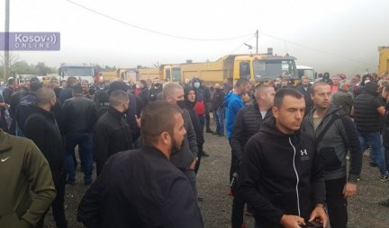 Neće više da trpe teror! Srbi masovno krenuli ka Jarinju! Sa više od 300 vozila blokirali administrativni prelaz!