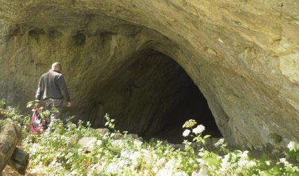 U ovoj pećini u Srbiji krije se čarobna voda, a senke na stenama stvaraju misteriozne likove! Foto