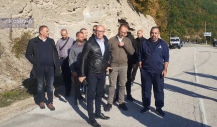 /Video/ Lideri Srpske liste posetii okupljene Srbe na prelazu Brnjak