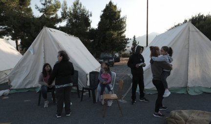 POTRESNE SCENE NA KRITU, trese se i dalje, građani noć proveli pod šatorima /FOTO/
