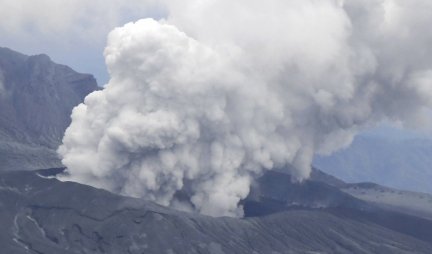 Erupcija vulkana u blizini turističkog centra