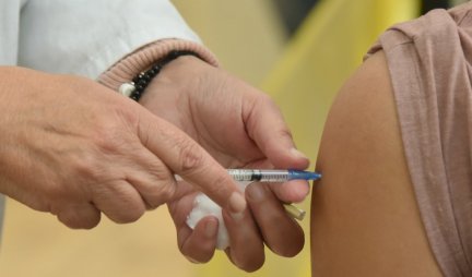 Vlasti najavile zaključavanje nevakcinisanih, danas redovi na punktovima za vakcinisanje